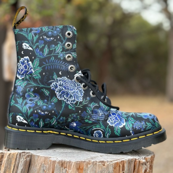 Dr. Martens Shoes - Dr Doc Martens 1460 Pascal Black Phantom Floral Shadow Backhand Boots EU 38